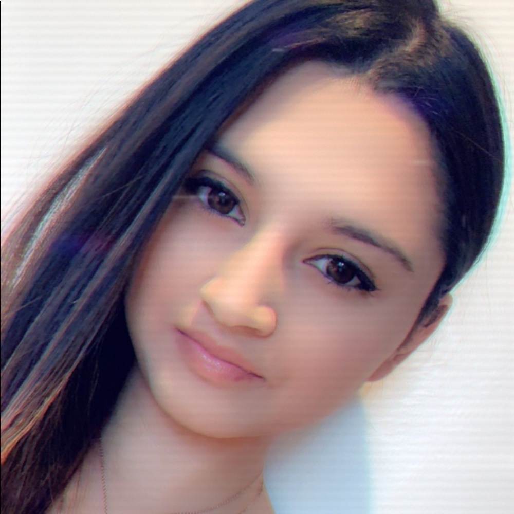 Meet your Posher, Daniela